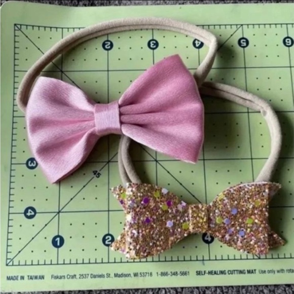 3/$20 🔷 Gold Glitter & Pink Baby Girls Bow Headbands - Picture 2 of 2